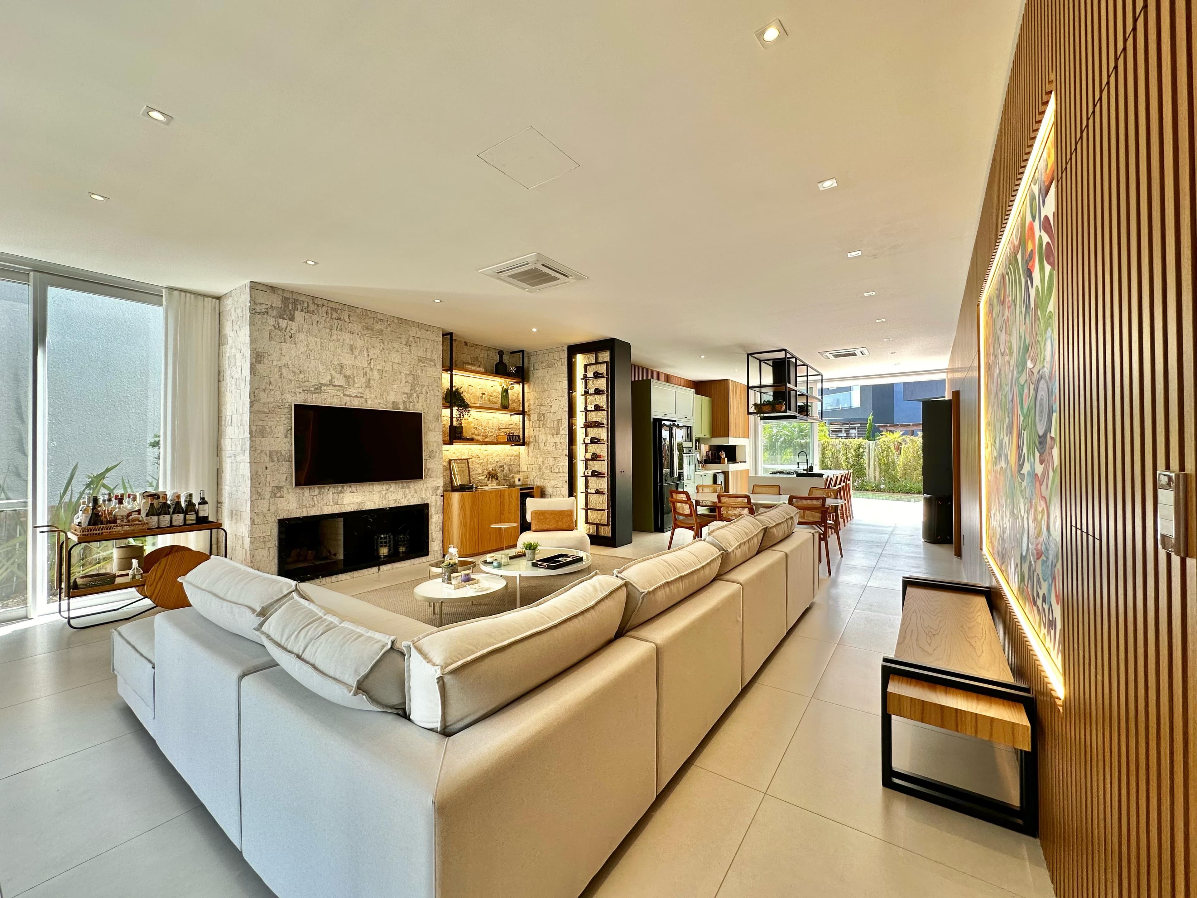 CASA EM CONDOMÍNIO, 234M² ÁREA ÚTIL À VENDA EM CENTRO