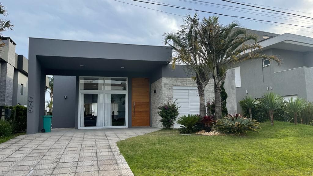 CASA EM CONDOMÍNIO COM 4 DORMITÓRIOS (4 SUÍTES), 4 VAGAS, 170M² ÁREA ÚTIL À VENDA EM CENTRO