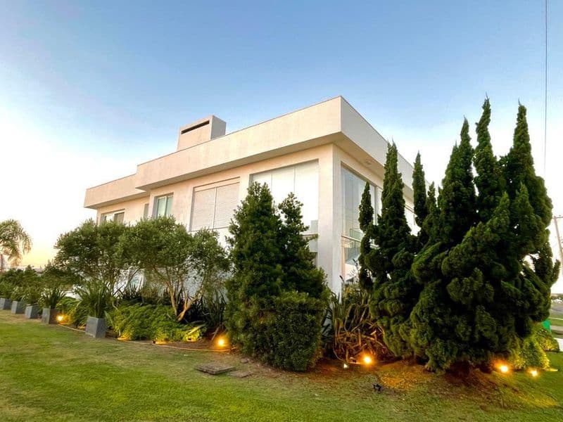 CASA EM CONDOMÍNIO COM 4 DORMITÓRIOS (4 SUÍTES), 2 VAGAS, 220M² ÁREA ÚTIL À VENDA EM CENTRO - Foto 4