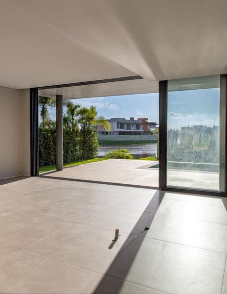 CASA EM CONDOMÍNIO COM 5 DORMITÓRIOS (5 SUÍTES), 382M² ÁREA ÚTIL À VENDA EM CENTRO - Foto 3