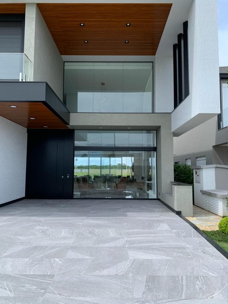 CASA EM CONDOMÍNIO COM 5 DORMITÓRIOS (5 SUÍTES), 2 VAGAS, 469M² ÁREA ÚTIL À VENDA EM CENTRO - Foto 4