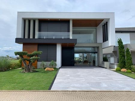CASA EM CONDOMÍNIO COM 5 DORMITÓRIOS (5 SUÍTES), 2 VAGAS, 469M² ÁREA ÚTIL À VENDA EM CENTRO