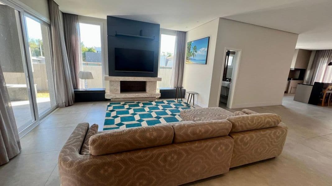 CASA EM CONDOMÍNIO COM 4 DORMITÓRIOS (4 SUÍTES), 2 VAGAS, 190M² ÁREA ÚTIL À VENDA EM VELAS DA MARINA - Foto 3