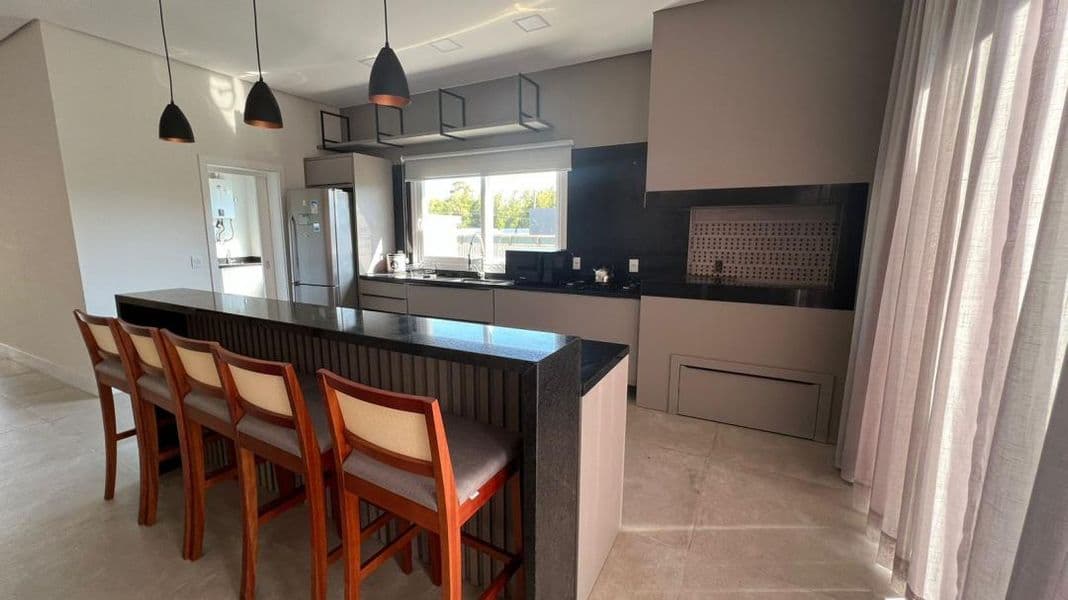 CASA EM CONDOMÍNIO COM 4 DORMITÓRIOS (4 SUÍTES), 2 VAGAS, 190M² ÁREA ÚTIL À VENDA EM VELAS DA MARINA - Foto 4