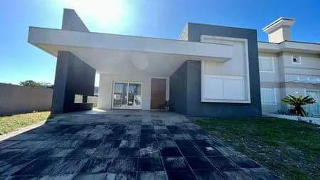 CASA EM CONDOMÍNIO COM 4 DORMITÓRIOS (4 SUÍTES), 2 VAGAS, 190M² ÁREA ÚTIL À VENDA EM VELAS DA MARINA