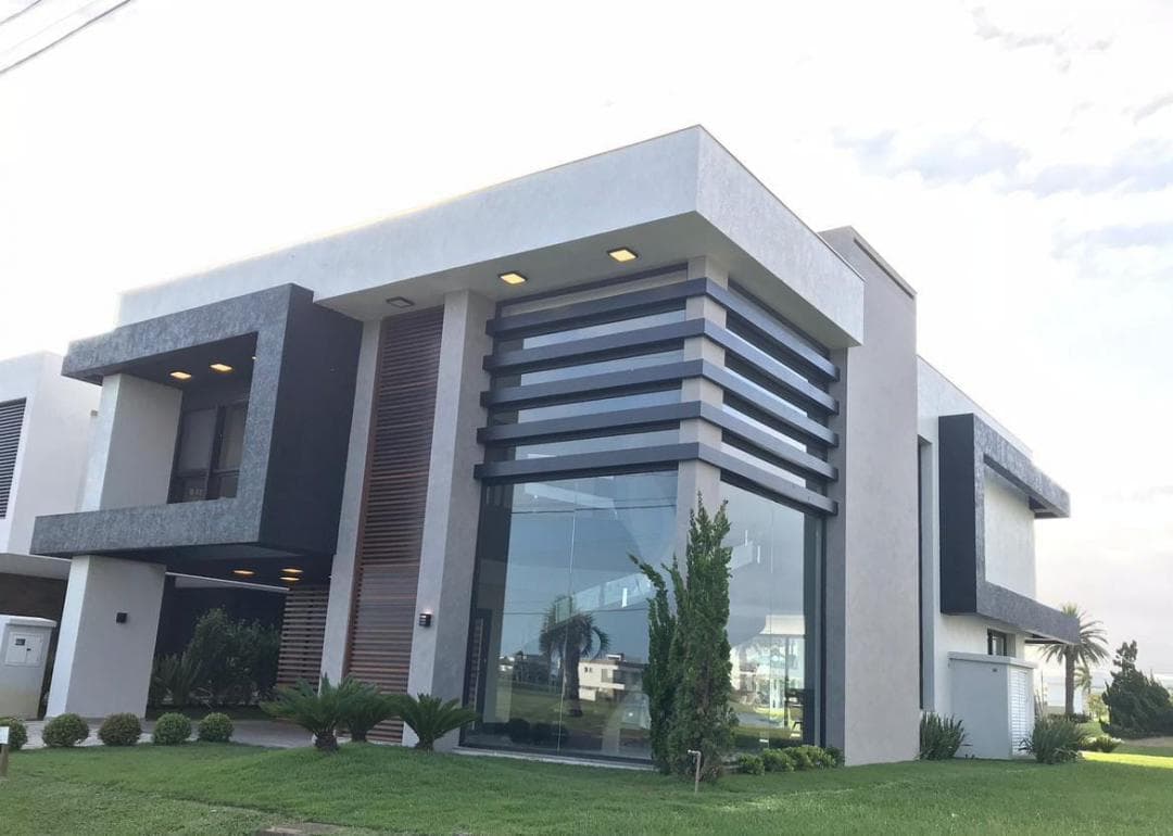 CASA EM CONDOMÍNIO COM 5 DORMITÓRIOS (5 SUÍTES), 2 VAGAS, 270M² ÁREA ÚTIL À VENDA EM CENTRO