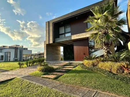 CASA EM CONDOMÍNIO COM 5 DORMITÓRIOS (5 SUÍTES), 2 VAGAS, 320M² ÁREA ÚTIL À VENDA EM CAPÃO ILHAS RESORT