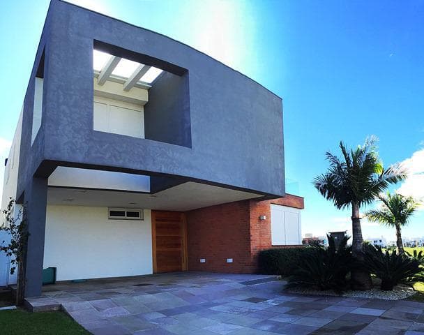 CASA EM CONDOMÍNIO COM 4 DORMITÓRIOS (4 SUÍTES), 2 VAGAS, 450M² ÁREA ÚTIL À VENDA EM CENTRO