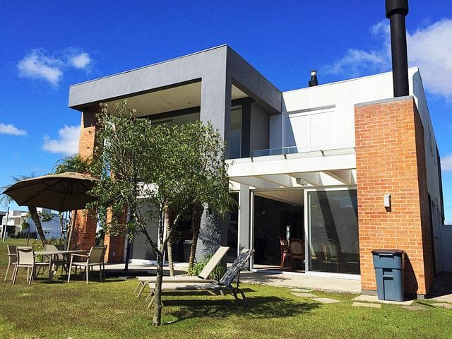 CASA EM CONDOMÍNIO COM 4 DORMITÓRIOS (4 SUÍTES), 2 VAGAS, 450M² ÁREA ÚTIL À VENDA EM CENTRO - Foto 4